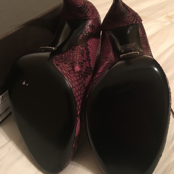 Bought for wife but too small never sent back - Picture 4 of 4